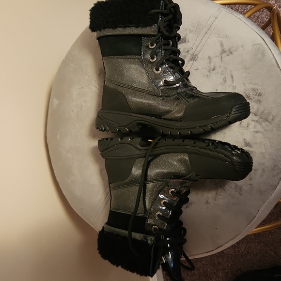 UGG boots *Never Worn* - Picture 7 of 10